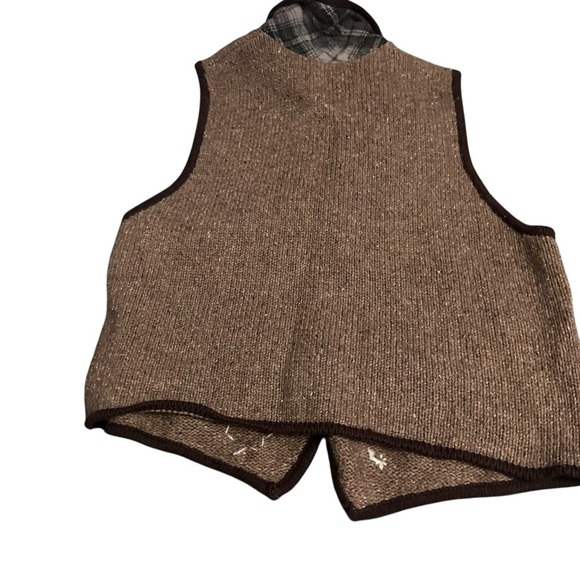 Victoria Jones Brown Knit Christmas Vest - Picture 2 of 3